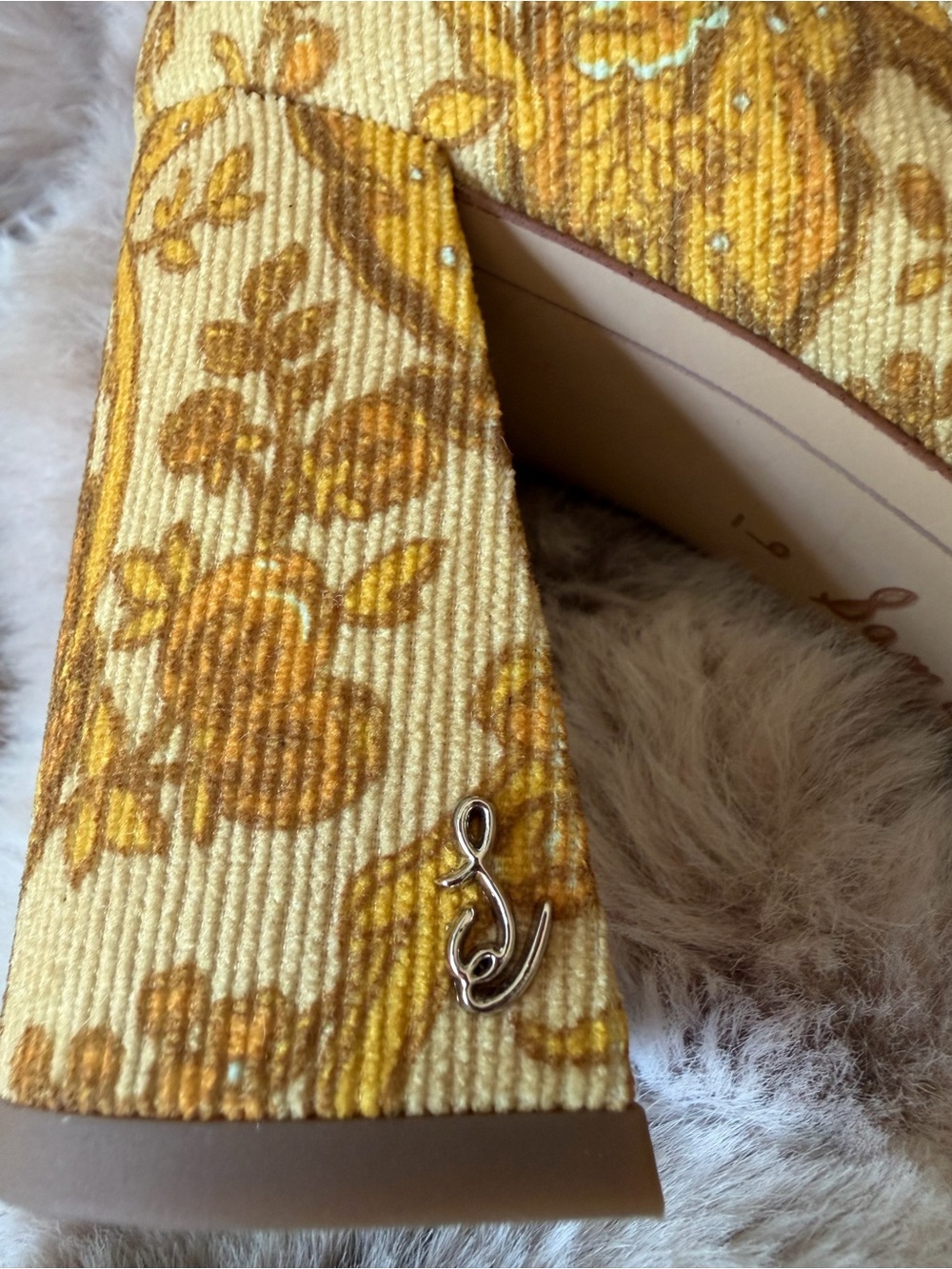 Sam Edelman Yellow and Taupe Brocade Pump
Vintage vibe